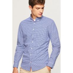 Koszula slim fit w drobną kratkę - Granatowy. Niebieskie koszule męskie na spinki Reserved, l, w kratkę. W wyprzedaży za 69,99 zł.