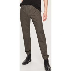 Joggery mÄ™skie: Joggery regular fit – Khaki
