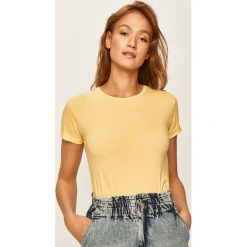 Answear - T-shirt. Żółte topy damskie ANSWEAR, s, bez wzorów, z bawełny, casualowe, z okrągłym kołnierzem. Za 49,90 zł.