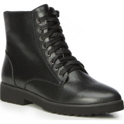 Buty damskie. Czarne półbuty damskie Wittchen, na co dzień, bez wzorów, ze skóry, rockowe, bez obcasa, bez zapięcia. W wyprzedaży za 419,90 zł.