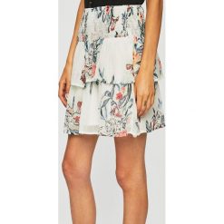 Vero Moda - Spódnica. Spódniczki damskie Vero Moda, na co dzień, s, w kwiaty, z poliesteru, casualowe, mini, rozkloszowane. W wyprzedaży za 59,90 zł.