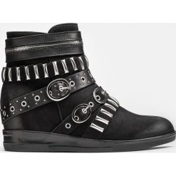 Czarne sneakersy damskie. Czarne sneakersy damskie marki Kazar, ze skóry. Za 699,00 zł.