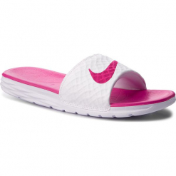 Klapki NIKE - Benassi Solarsoft 705475 160 White/Fireberry. Białe klapki damskie Nike, z materiału. W wyprzedaży za 129,00 zł.