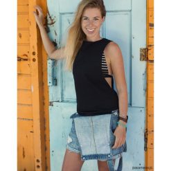 Koszulka BREEZE BLACK. Czarne koszulki damskie Pakamera, bez wzorów, z bawełny, bez kołnierzyka. Za 99,00 zł.