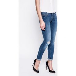 Noisy May - Jeansy Eve. Niebieskie rurki damskie marki Noisy May, z elastanu, z obniżonym stanem. W wyprzedaży za 89,90 zł.
