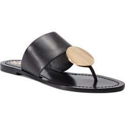 Japonki TORY BURCH - Patos Disk Sandal 46914 Perfect Black/ Gold 013. Czarne klapki damskie Tory Burch, bez wzorów, ze skóry, bez obcasa, na obcasie. W wyprzedaży za 879,00 zł.