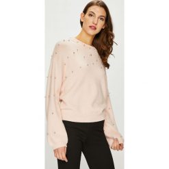 Vero Moda - Sweter. Różowe swetry klasyczne damskie marki Vero Moda, s, z poliesteru, z okrągłym kołnierzem. W wyprzedaży za 89,90 zł.