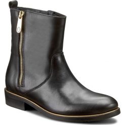 Botki TOMMY HILFIGER - Polly 1C FW56821591 Black 990. Czarne botki damskie na obcasie marki TOMMY HILFIGER, z materiału. W wyprzedaży za 399,00 zł.