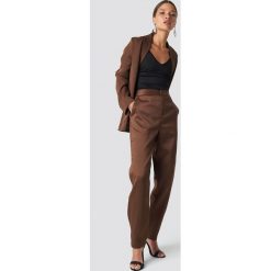 NA-KD Classic Spodnie garniturowe - Brown. Brązowe spodnie damskie NA-KD Classic. Za 161,95 zł.
