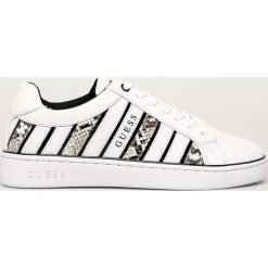 Guess Jeans - Buty. Białe buty sportowe damskie Guess Jeans, z aplikacjami, z jeansu, sportowe. W wyprzedaży za 469,90 zł.