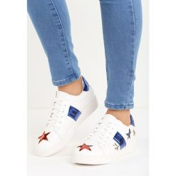 Biało-Niebieskie Buty Sportowe Teran. Białe buty sportowe damskie marki Born2be, z lakierowanej skóry. Za 49,99 zł.