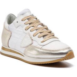 Sneakersy PHILIPPE MODEL - Tropez TRLD WM05 Blanc Or. Białe półbuty damskie marki Philippe Model, bez wzorów, ze skóry, bez obcasa, na płaskiej podeszwie, bez zapięcia. Za 1159,00 zł.