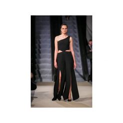 Kombinezon czarny z rozcięciami. Czarne kombinezony damskie Nat fashion room, bez wzorów, z tkaniny, bez kołnierzyka, bez rękawów, długie. Za 690,00 zł.