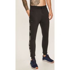 Under Armour - Spodnie. Szare spodnie męskie Under Armour, m, bez wzorów, z bawełny, sportowe. W wyprzedaży za 179,90 zł.