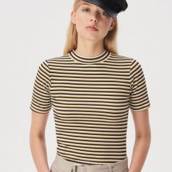 Prążkowany t-shirt z półgolfem - Wielobarwny. T-shirty damskie Sinsay, s, bez wzorów, prążkowane, bez kołnierzyka. W wyprzedaży za 14,99 zł.