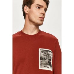 Wrangler - Bluza. Brązowe bluzy męskie Wrangler, s, z nadrukiem, z bawełny, z okrągłym kołnierzem, bez rękawów, bez kaptura. Za 239,90 zł.