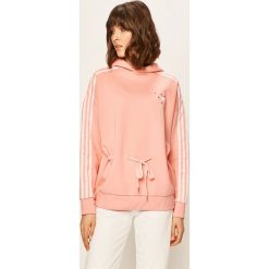 Adidas Originals - Bluza. Różowe bluzy damskie adidas Originals, z aplikacjami, z bawełny, bez rękawów, z kapturem. W wyprzedaży za 249,90 zł.