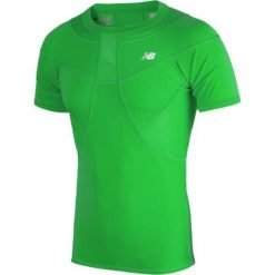 Koszulka kompresyjna - MT710135FN. Zielone koszulki sportowe męskie marki New Balance, s, z poliesteru, do piłki nożnej. W wyprzedaży za 99,99 zł.
