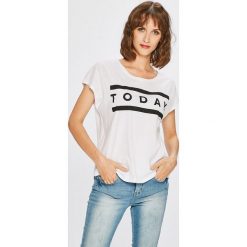 Only Play - Top. Białe topy damskie marki Only Play, s, z nadrukiem, z bawełny, z okrągłym kołnierzem. W wyprzedaży za 37,90 zł.