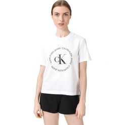 Calvin Klein Koszulka Biały. Białe koszulki damskie Calvin Klein, s, z nadrukiem, z bawełny, bez kołnierzyka. Za 192,95 zł.