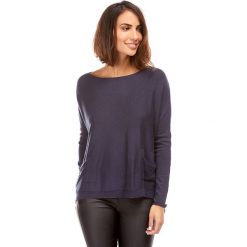 Sweter w kolorze granatowym. Niebieskie swetry damskie L'étoile du cachemire, bez wzorów, z kaszmiru, klasyczne, bez rękawów, bez kaptura. W wyprzedaży za 129,95 zł.