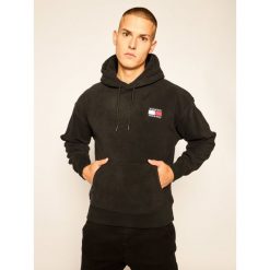 Polar Tommy Jeans Fleece Badge DM0DM08727. Czarne bluzy męskie Tommy Jeans, xxl, bez wzorów, z jeansu, bez kołnierzyka, bez rękawów, bez kaptura. Za 539,00 zł.