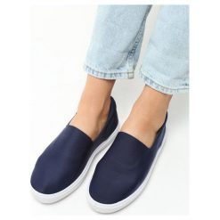 Granatowe Slip On Arda. Szare trampki damskie slip on Born2be. Za 29,99 zł.