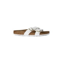 Klapki Birkenstock YAO WHITE. Białe klapki damskie marki Birkenstock, bez wzorów, bez obcasa. Za 361,39 zł.