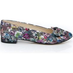 Kwiatowe balerinki z kokardką - skóra naturalna - model 048 - kolor czarne kwiaty. Czarne baleriny damskie Zapato, w kwiaty, ze skóry, bez obcasa. Za 309,00 zł.