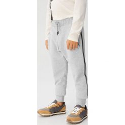 Mango Kids - Spodnie dziecięce Tape 110-164 cm. Szare spodnie chłopięce Mango Kids, bez wzorów, z bawełny, casualowe. Za 79,90 zł.