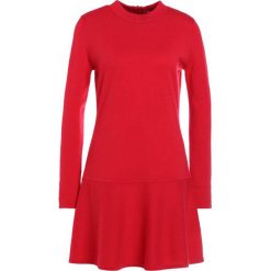 Sukienki dzianinowe: FTC Cashmere Sukienka dzianinowa lipstick red