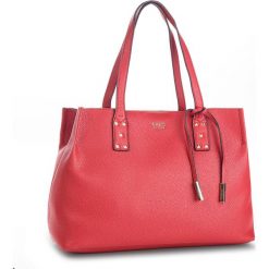 Torebka GUESS - HWVG71 14240 RED. Czerwone torebki klasyczne damskie Guess, z aplikacjami, ze skóry ekologicznej, duże. Za 649,00 zł.