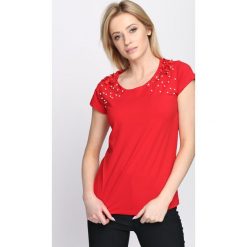 Czerwony T-shirt Comes Tumbling. Czerwone bluzki damskie Born2be, l. Za 59,99 zł.