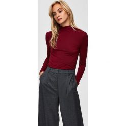 Koszulka w kolorze bordowym. Czerwone koszulki damskie Selected Femme, xs, bez wzorów, z golfem. W wyprzedaży za 85,95 zł.