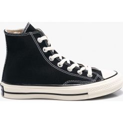 Converse - Trampki. Czarne trampki i tenisówki damskie Converse, bez wzorów, z gumy, na sznurówki. W wyprzedaży za 299,90 zł.