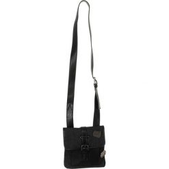 Torebka w kolorze czarnym - (S)22 x (W)22 cm. Czarne torebki klasyczne damskie marki Guess, w paski, ze skóry, na ramię, bez dodatków. W wyprzedaży za 259,95 zł.