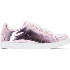 Trampki, metaliczny połysk, dziurkowane gwiazdki 26-39. Czerwone buty sportowe dziewczęce marki La Redoute Collections, z bawełny, na sznurówki. Za 95,72 zł.