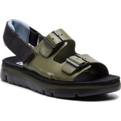 Sandały CAMPER - Oruga Sandal K100287-005 Green. Zielone klapki męskie Camper, bez wzorów, ze skóry. Za 439,00 zł.