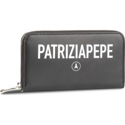 Duży Portfel Damski PATRIZIA PEPE - 2V4879/A5K9-K103 Nero. Czarne portfele damskie Patrizia Pepe, bez wzorów, ze skóry. W wyprzedaży za 369,00 zł.