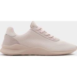 Buty sportowe damskie: Jednobarwne buty sportowe w kolorze malwy