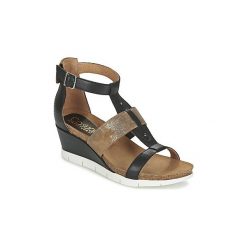 Sandały Casual Attitude BENGALIONO. Czarne sandały damskie marki Casual Attitude, bez wzorów, casualowe, bez obcasa, bez zapięcia. Za 289,00 zł.