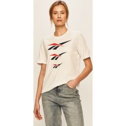 Reebok Classic - T-shirt. Białe topy damskie Reebok Classic, s, z nadrukiem, z elastanu, z okrągłym kołnierzem. Za 99,90 zł.