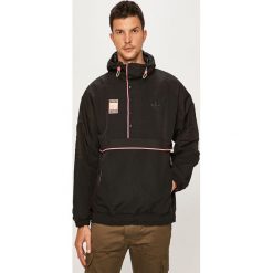 Adidas Originals - Kurtka. Czarne płaszcze męskie adidas Originals, m, bez wzorów, z poliesteru, krótkie, z kapturem. W wyprzedaży za 299,90 zł.