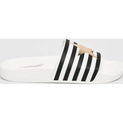 TheWhiteBrand - Klapki. Białe klapki damskie TheWhiteBrand, bez wzorów, ze skóry, bez obcasa, na obcasie. Za 159,90 zł.