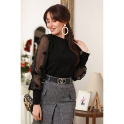 Damska bluzka SIBILA. Czarne bluzki damskie IVET, bez wzorów, z bawełny, eleganckie, bez kołnierzyka, bez rękawów. W wyprzedaży za 89,00 zł.