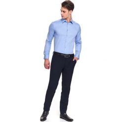 Koszula strukturalna o dopasowanym kroju. Niebieskie koszule męskie Top Secret, na zimę, m, bez wzorów, z tkaniny, eleganckie, bez kołnierzyka, z długim rękawem. W wyprzedaży za 119,99 zł.