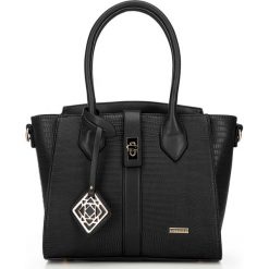 Torebka damska. Czarne kuferki damskie Wittchen, w paski, ze skóry ekologicznej, eleganckie, bez dodatków. W wyprzedaży za 129,90 zł.