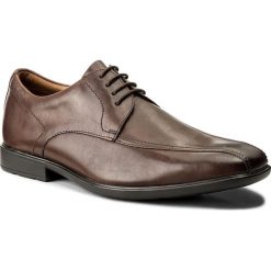 Półbuty CLARKS - Gosworth Over 26109940 Walnut Leather. Brązowe buty wizytowe męskie marki Clarks, ze skóry. W wyprzedaży za 229,00 zł.