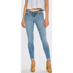 Noisy May - Jeansy. Niebieskie jeansy damskie skinny marki Noisy May, z elastanu, z obniżonym stanem. W wyprzedaży za 129,90 zł.