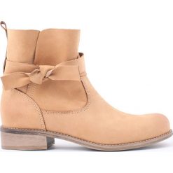 Botki - skóra naturalna - model 458 - kolor camelowy. Szare botki damskie Zapato, z jeansu, eleganckie, z okrągłym noskiem, bez obcasa, na płaskiej podeszwie, bez zapięcia. W wyprzedaży za 319,20 zł.